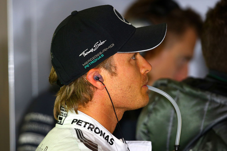 Keine Rundenzeit auf nasser Piste: Nico Rosberg steuerte nach jeder seiner drei Runden wieder die Box an