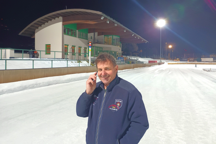 Organisationschef Toni Pilotto im Stadion in St. Johann