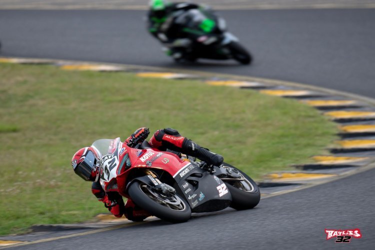 Oliver Bayliss auf der Ducati 955 V2 im Sydney Motorsport Park
