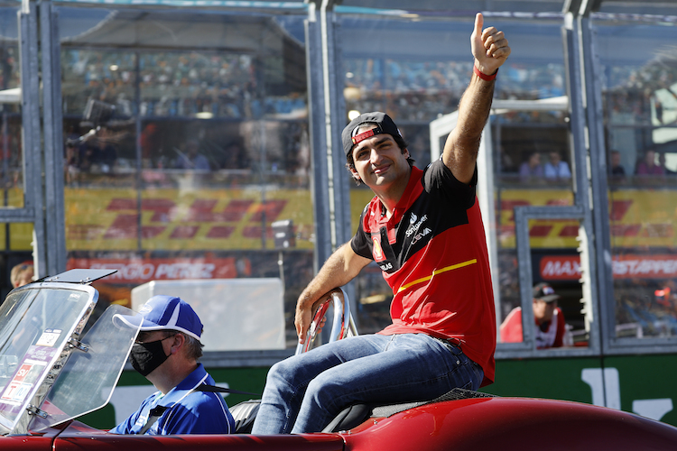 Carlos Sainz wird mindestens bis Ende 2024 bei Ferrari an Bord bleiben