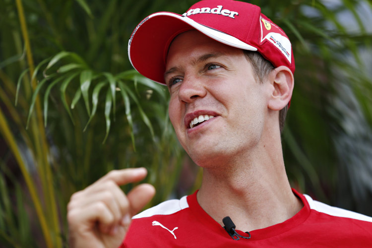 Sebastian Vettel muss im Duell mit Nico Rosberg mit der aktuellen Motor-Power auskommen