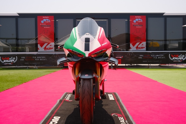 Im V4 Elite Cup wird ausschließlich mit Ducati-Superbikes gefahren