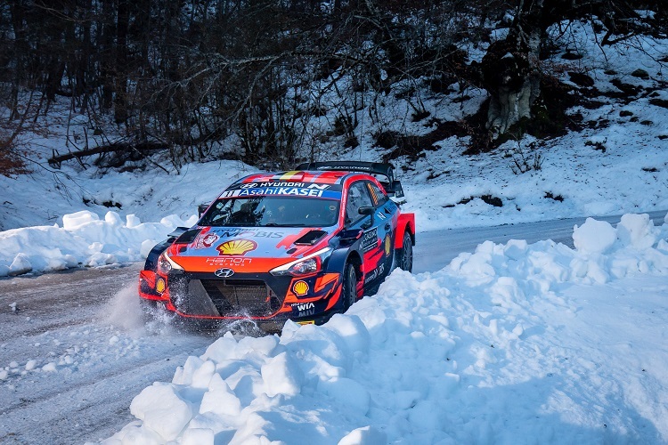 Thierry Neuville im Schnee bei der Rallye Monte Carlo