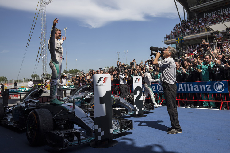 Auch der Sieger-Mercedes von Nico Rosberg wurde kontrolliert