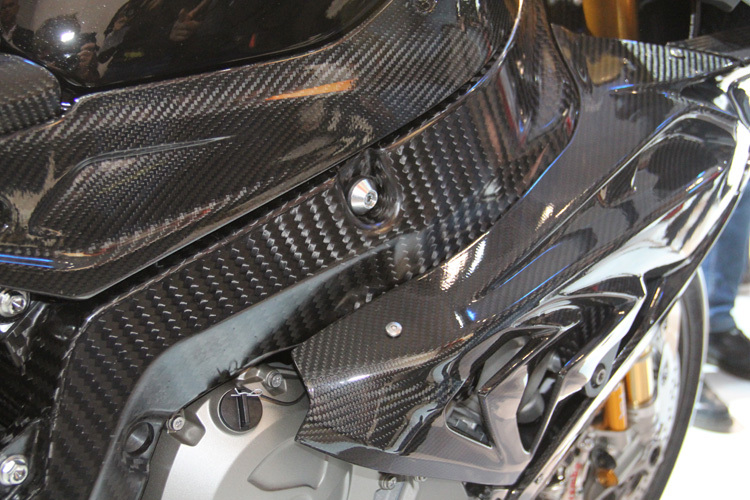 BMW HP4 Race: Exklusives Sportbike mit Carbonrahmen / Produkte 