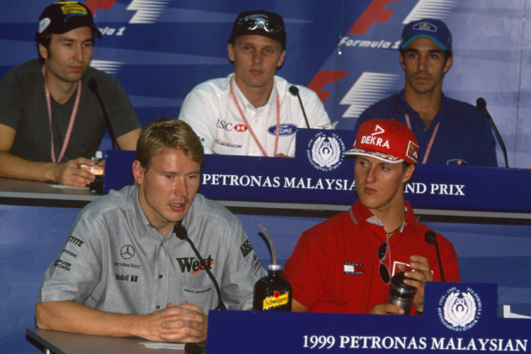 Häkkinen (li. vorne) und Schumacher als Rivalen 1999
