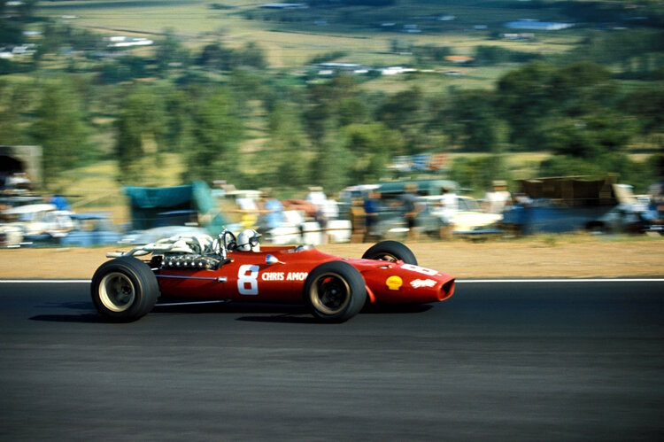 Chris Amon 1968 im Ferrari, samt Spaghetti-Auspuff