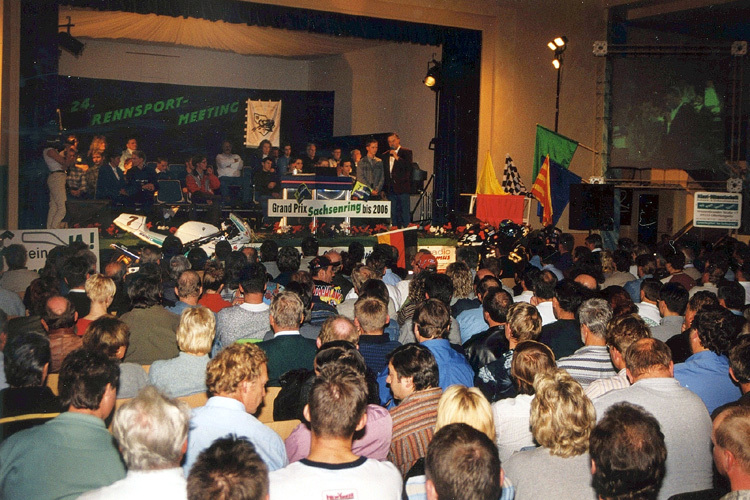 Beim ehemaligen Rennsportmeeting im Schützenhaus Hohenstein-Ernstthal (1999)