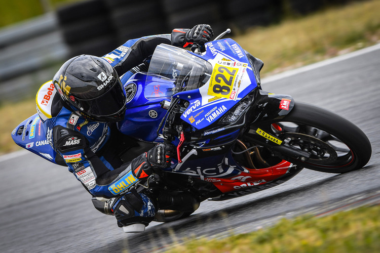 Bartosz Zmarzlik auf der Yamaha R3