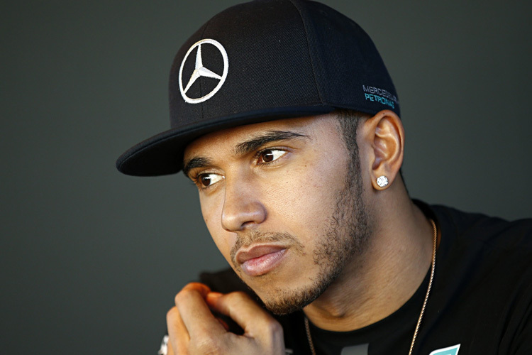 Lewis Hamilton mit Ohrringen