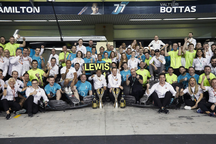 Das Mercedes-Team nach dem WM-Finale von Abu Dhabi 2019