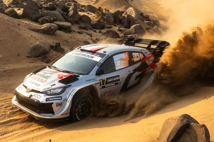 Das WM-Finale in Saudi-Arabien zeigte durch Wüstenlandschaften auch für Ogier Bedingungen wie bei der Dakar auf