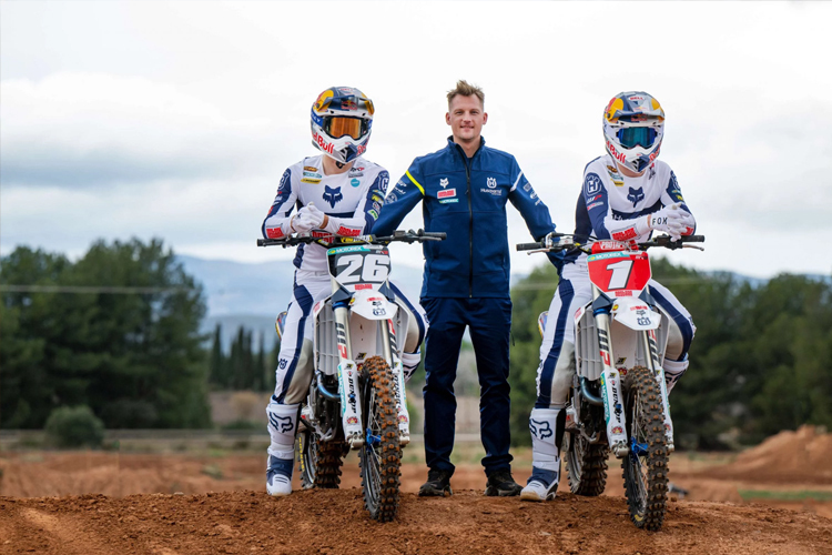 Das Husqvarna-Werksteam mit Liam Everts, Manager Rasmus Jorgensen und Kay de Wolf