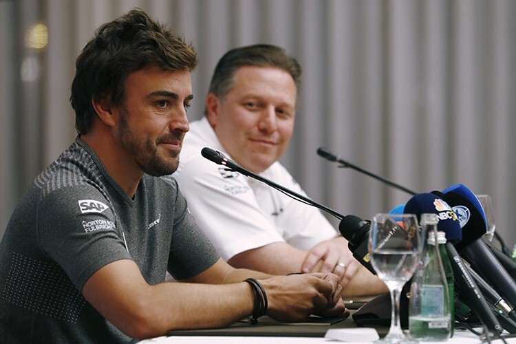 Fernando Alonso und Zak Brown
