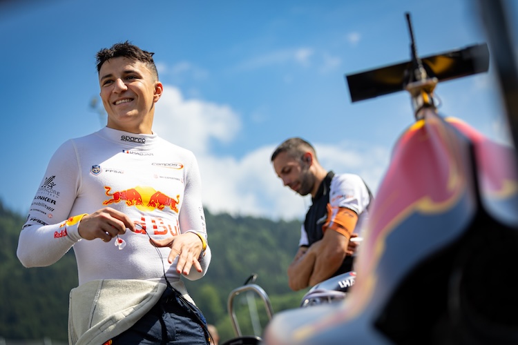 Red Bull Racing: Sergio Pérez Raus, Isack Hadjar Rein / Formel 1 ...