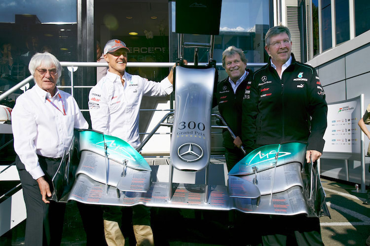Bernie Ecclestone und Michael Schumacher beim 300. GP des Deutschen in Belgien 2012