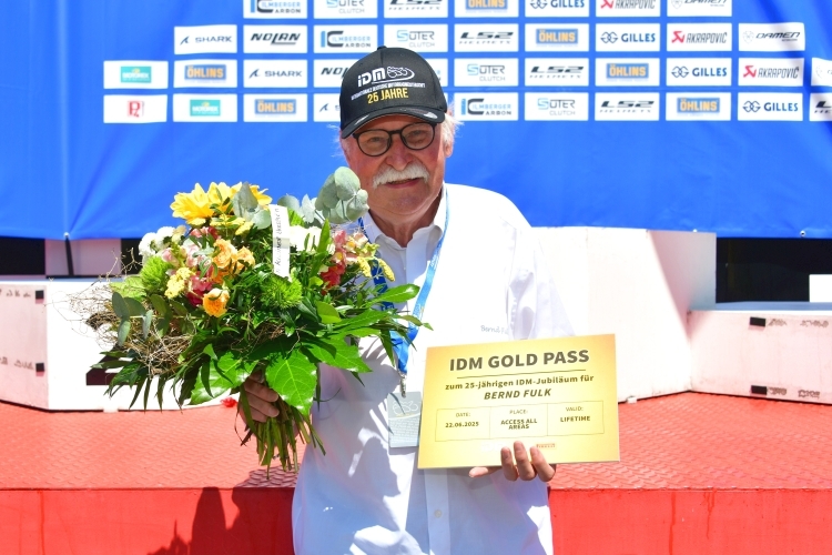 Sachsenring-Sprecherlegende-Bernd-Fulk-geehrt
