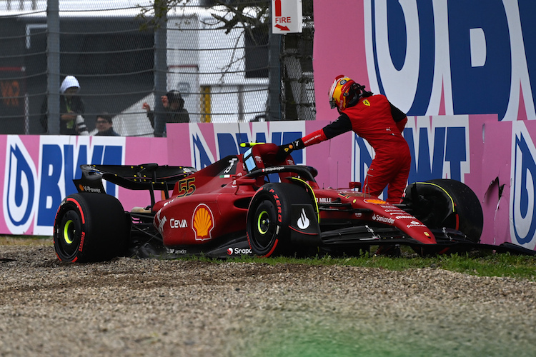 Carlos Sainz musste im Qualifying zum Imola-Sprint einen Crash einstecken