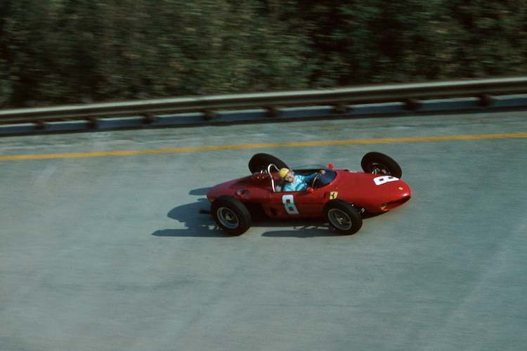 Ricardo Rodríguez mit seinem Ferrari in der Steilwand von Monza 1961