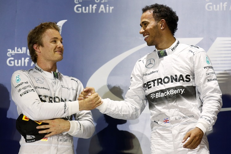 Teamkollegen unter sich - Faire Gratulation von Nico Rosberg an Lewis Hamilton