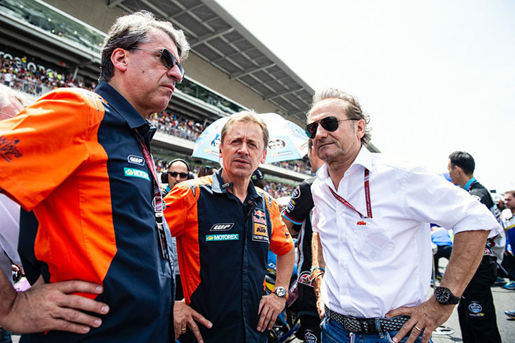 Stefan Pierer, MotoGP-Teamchef Mike Leitner und KTM-Vorstand Hubert Trunkenpolz 