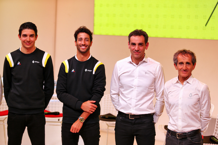 Esteban Ocon, Daniel Ricciardo, Teamchef Cyril Abiteboul und Berater Alain Prost