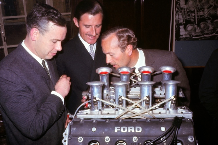 Bei der Präsentation des 1967er Ford Cosworth DFV