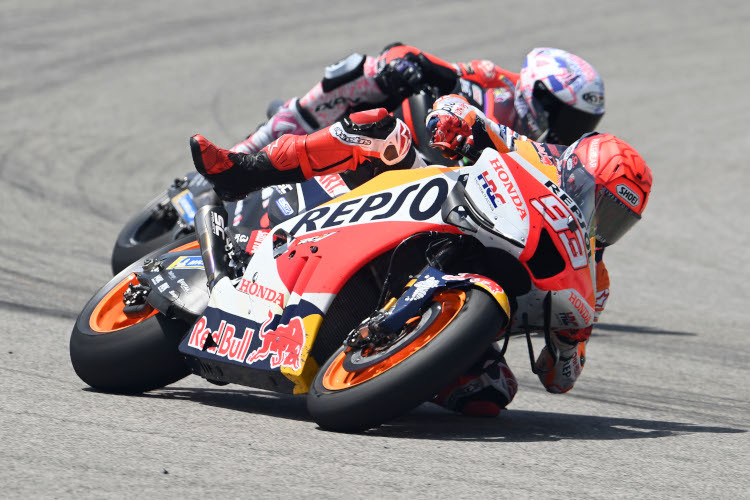 Der sechsfache MotoGP-Weltmeister richtete seine Repsol-Honda wieder auf