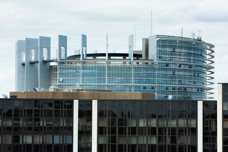 EU-Parlament Strasbourg: Entzug der Fahrerlaubnis soll künftig in der ganzen EU gelten