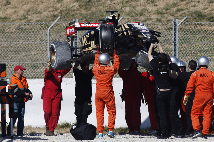 Pastor Maldonado über seinen Test-Crash: «Die Bremsen haben nicht richtig funktioniert und ich konnte zwar abbremsen, aber leider nicht stark genug»