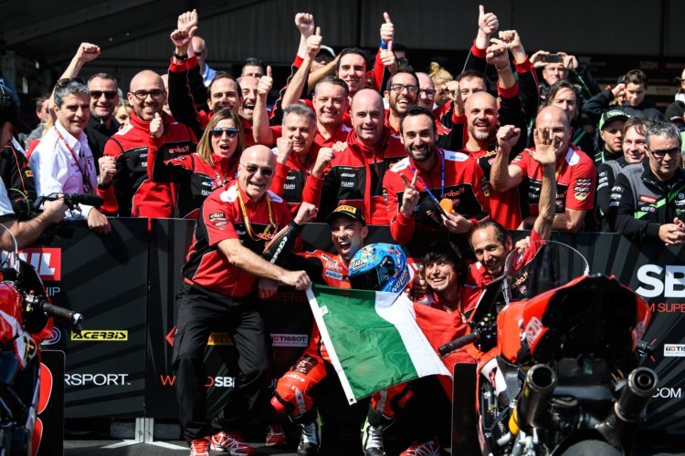 Jubel bei Ducati – Marco Melandri gewann auf Phillip Island gleich beide Superbike-Rennen