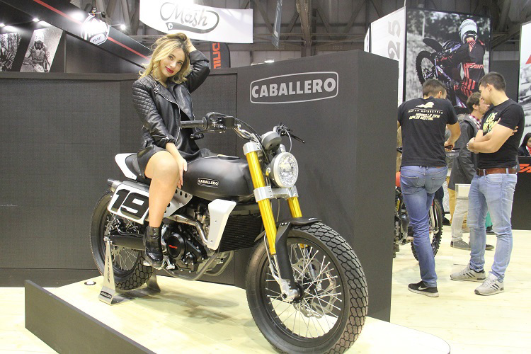 Die italienischen Hersteller haben einfach ein Flair für Schönheit – ihrer Motorräder. Beim Motorrad handelt es sich um die Flat-Track-Version der Fantic Caballero