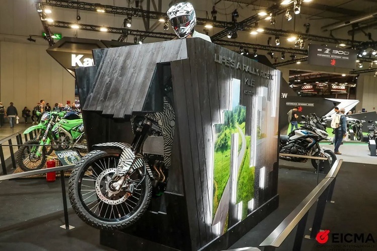 Vor einem Jahr in Mailand: Kawasaki verspricht eine geländetaugliche Reisemaschine mit Rallye-Ambitionen
