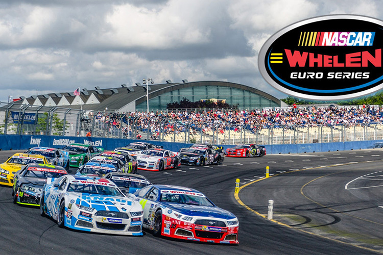 Ein Feld der europäischen NASCAR-Tourenwagen
