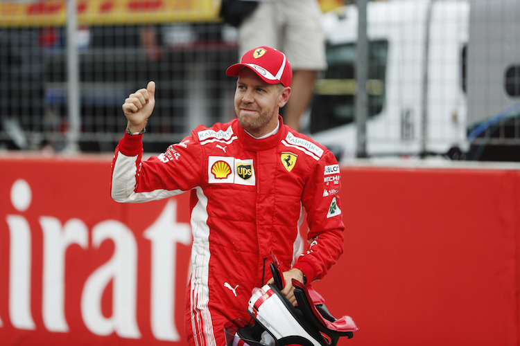Sebastian Vettel: Daumen hoch für sein Ferrari-Team