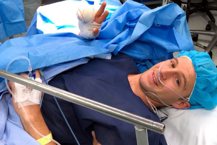 Jonathan Rea nach seiner Finger-OP im Februar
