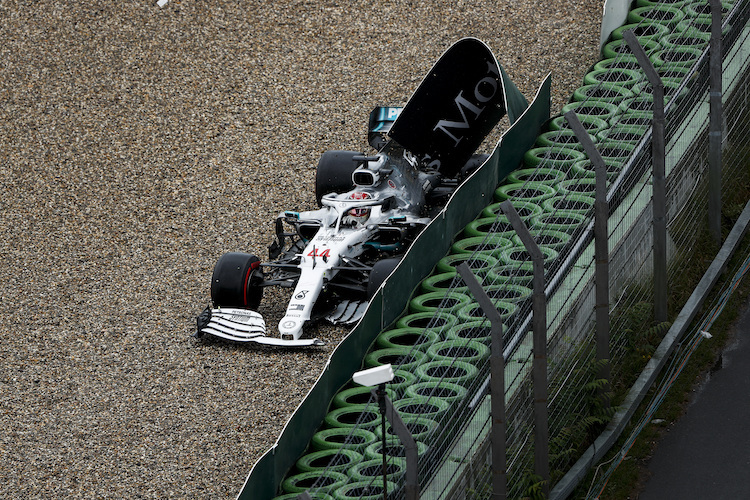 Lewis Hamilton in der Pistenbegrenzung