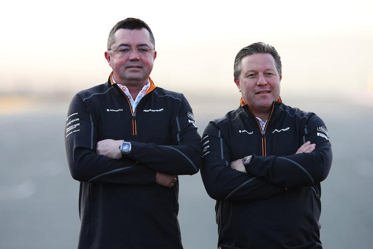 Teamchef Eric Boullier mit McLaren-Direktor Zak Brown