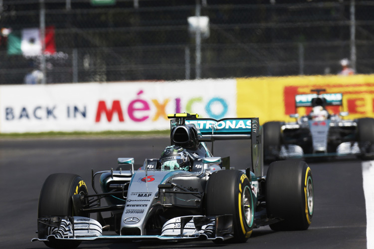 Nico Rosberg vor Lewis Hamilton in Mexiko 2015