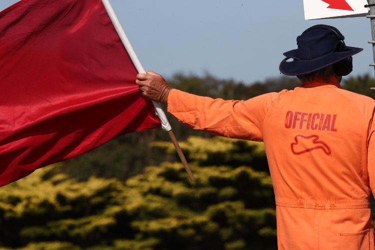 Les drapeaux rouges ont été agités à plusieurs reprises