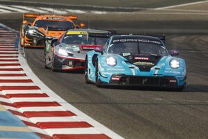 Diesen Porsche 911 GT3 R LMGT3 fährt Richard Lietz)