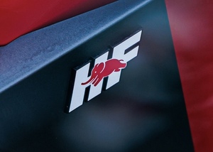 Das berühmte Logo für sportliche Lancia-Autos mit dem laufenden Elefanten und dem HF-Kürzel für "High Fidelity")