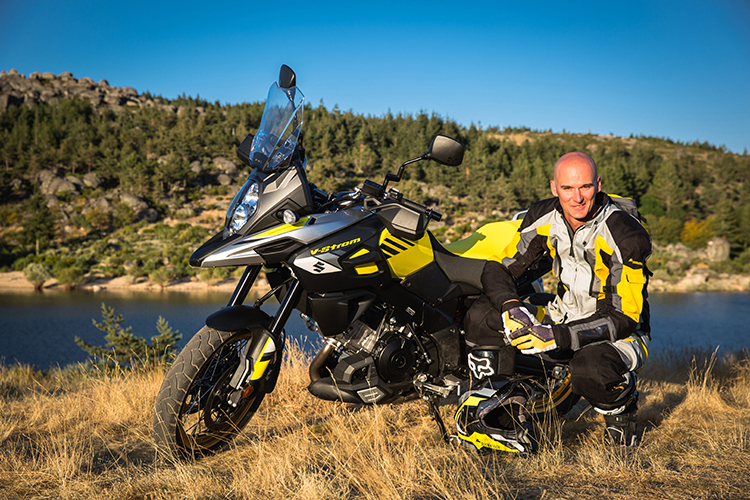 Motocross-Ikone Stefan Everts mit der Suzuki DL 1000 V-Strom XT