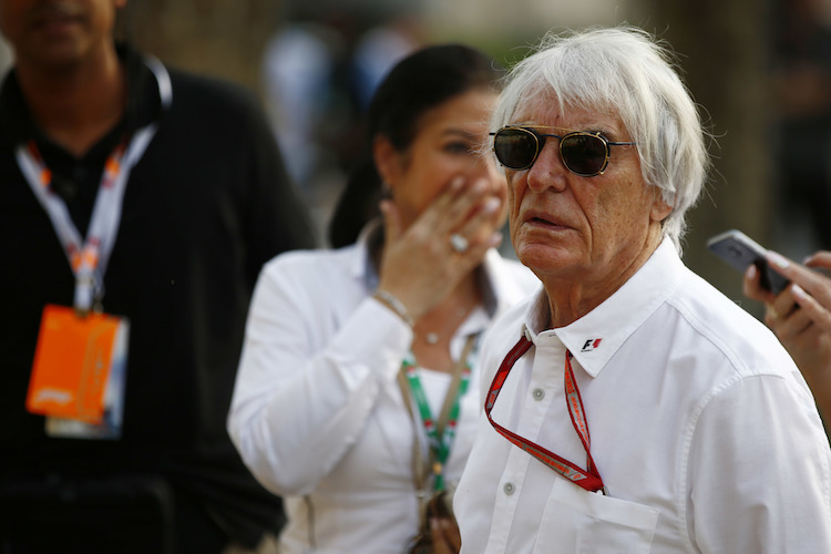 Bernie Ecclestone weilt im Fahrerlager von Bahrain