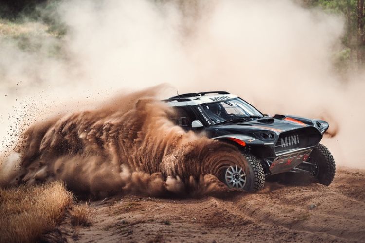 Wirbelt schon vor dem eigentlichen Rallyedebut schon mächtig Staub auf: Der neue X-raid-Mini