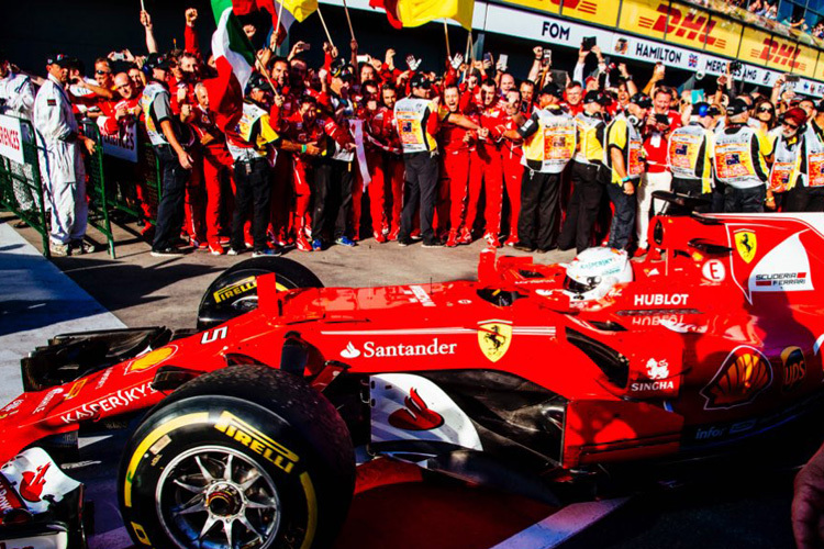 Riesenfreude bei Ferrari nach dem Sieg von Sebastian Vettel