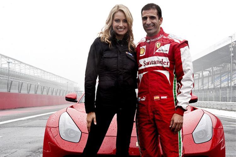 Die rassige Sarah Winkhaus von Sky Italia mit Ferrari-Testfahrer Marc Gené