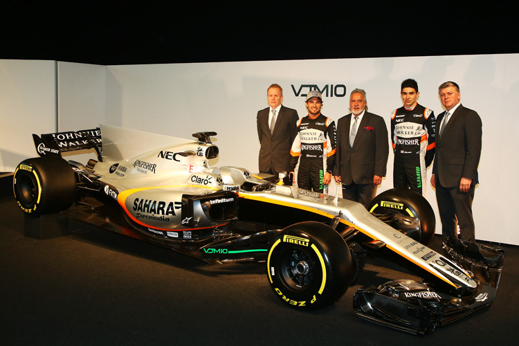 Der neue Force India. Ganz links steht Technikchef Andy Green
