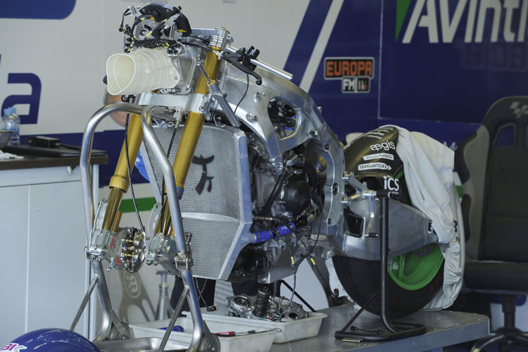 Die FTR-Kawasaki des Avintia-Teams Jahrgang 2013: Reihenmotor
