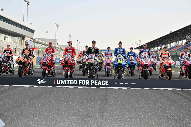 Das MotoGP-Klassenfoto 2022: Vereint für den Frieden